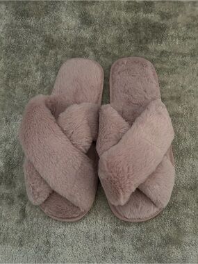 NWOT Pink Soft Slippers